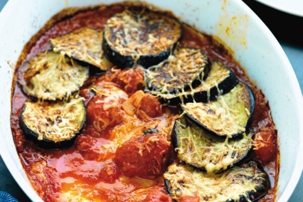 Auberginegratäng med vitlök och parmesan