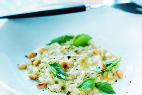Risotto med pesto och pinjenötter