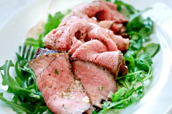 Rostbiff med örter, vitlök och citron