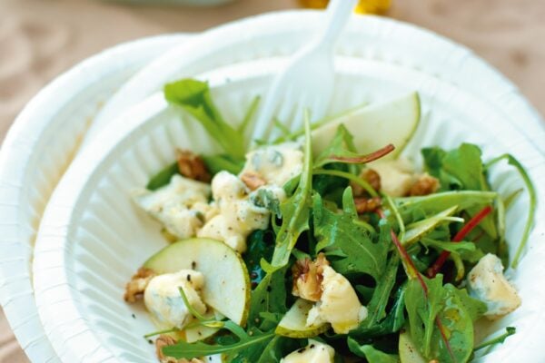 Sallad med gorgonzola, päron och valnötter