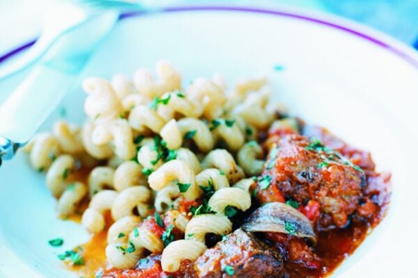 Pasta Fusilli med oxragu och sardeller
