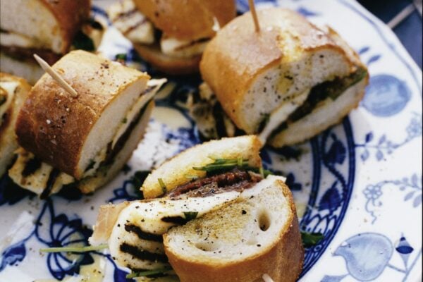 Baguette med tomater och grillad halloumi