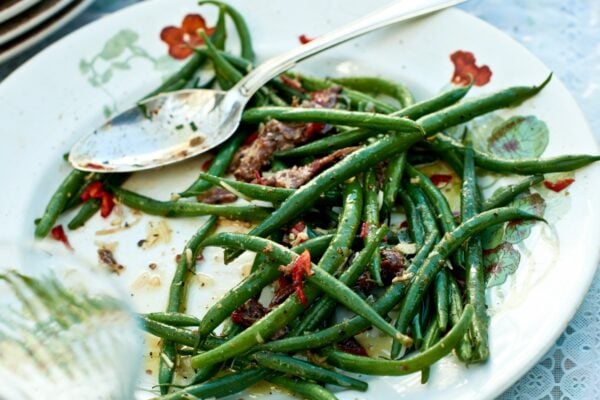 Haricots verts med sardeller och chili