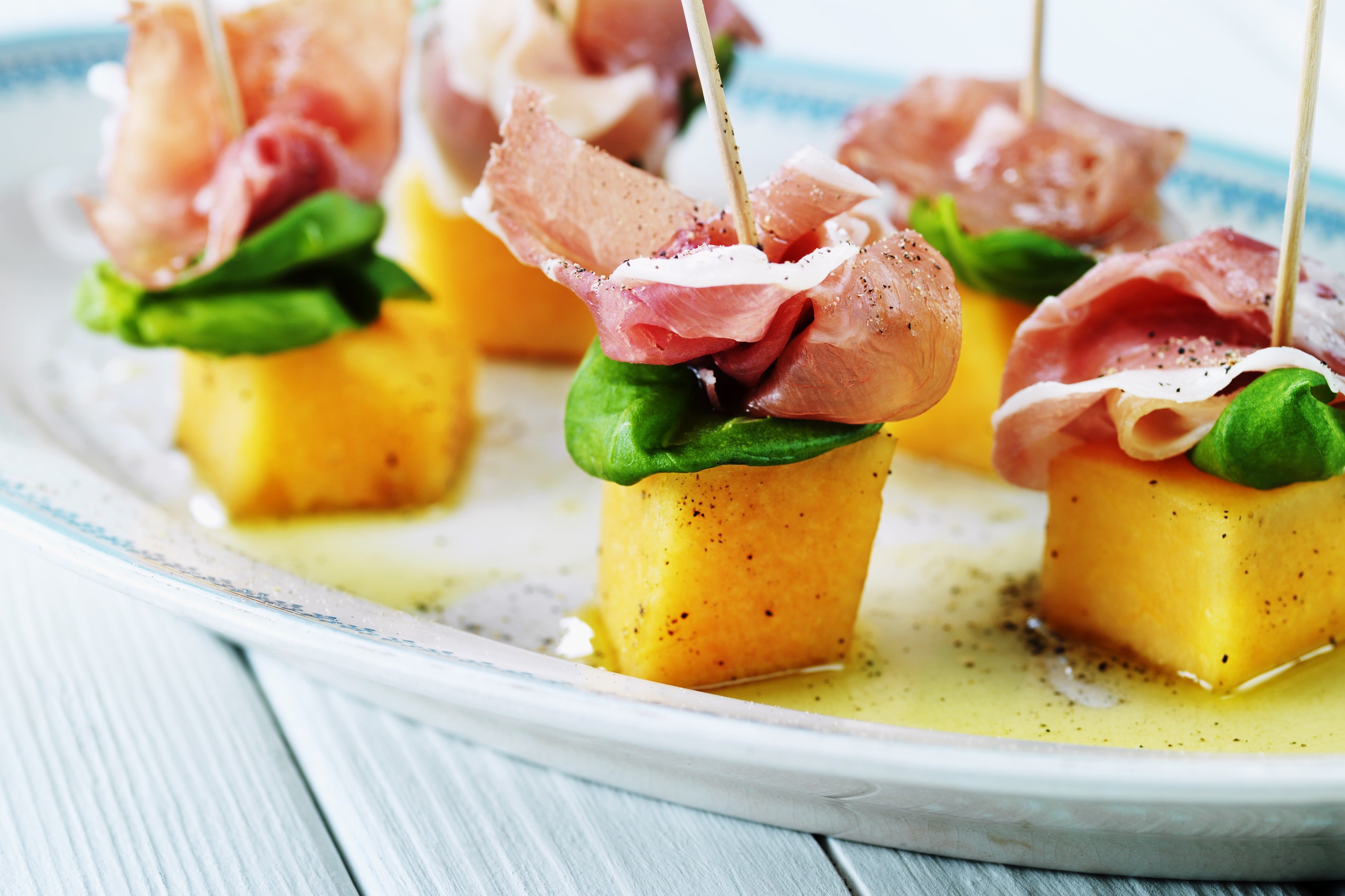 Melon med prosciutto och basilika Recept Zeta