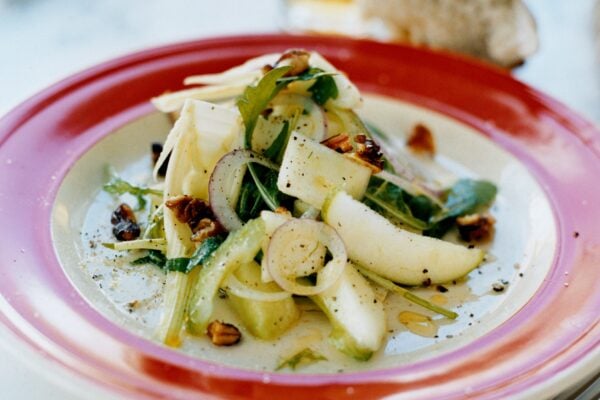 Melonsallad med äpple, selleri och rucola