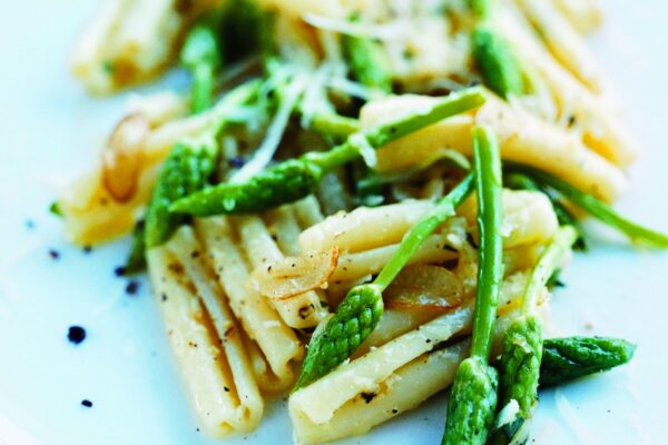 Pasta Strozzapreti med vildsparris