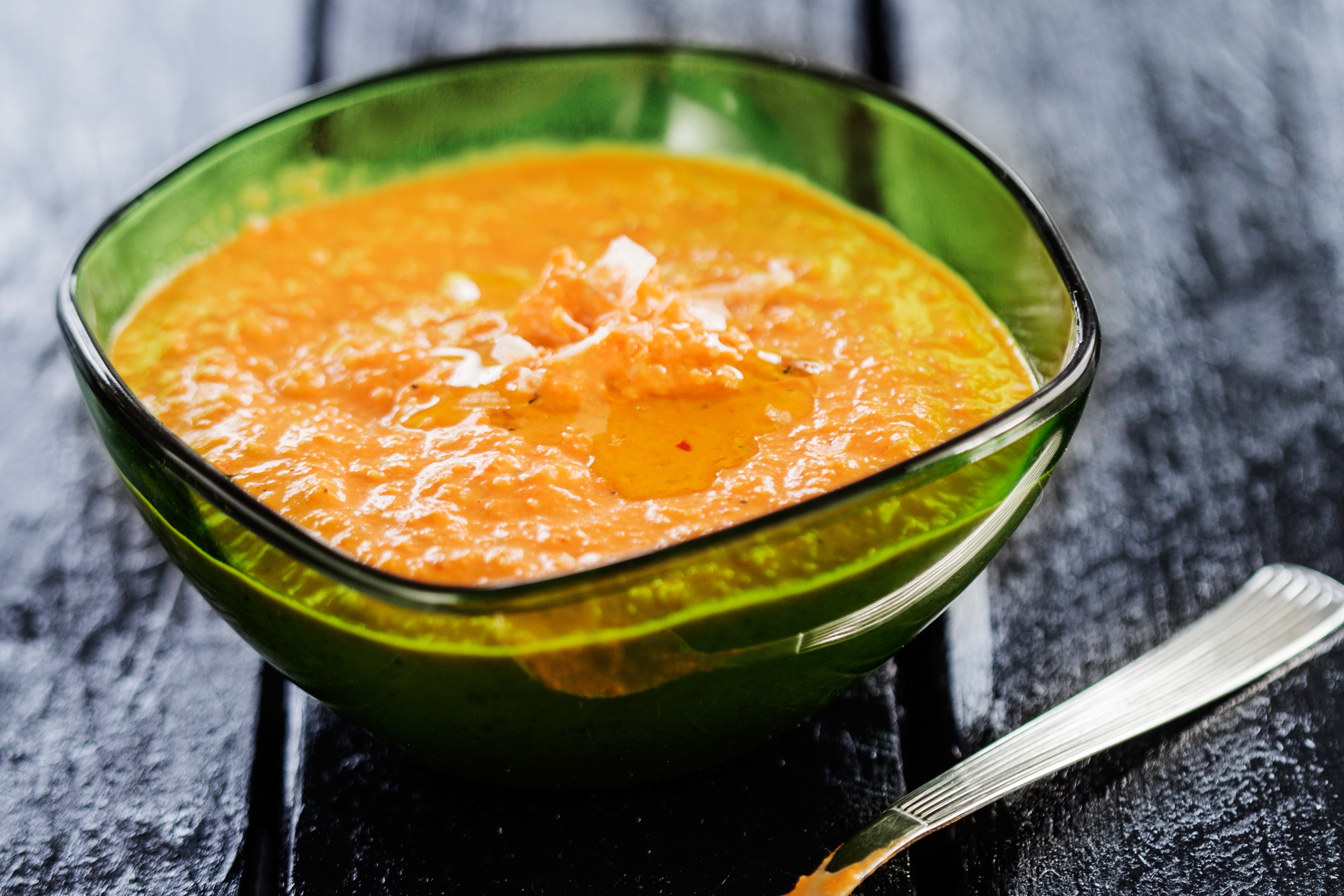 Romanescosås med grillad paprika och mandel Recept Zeta