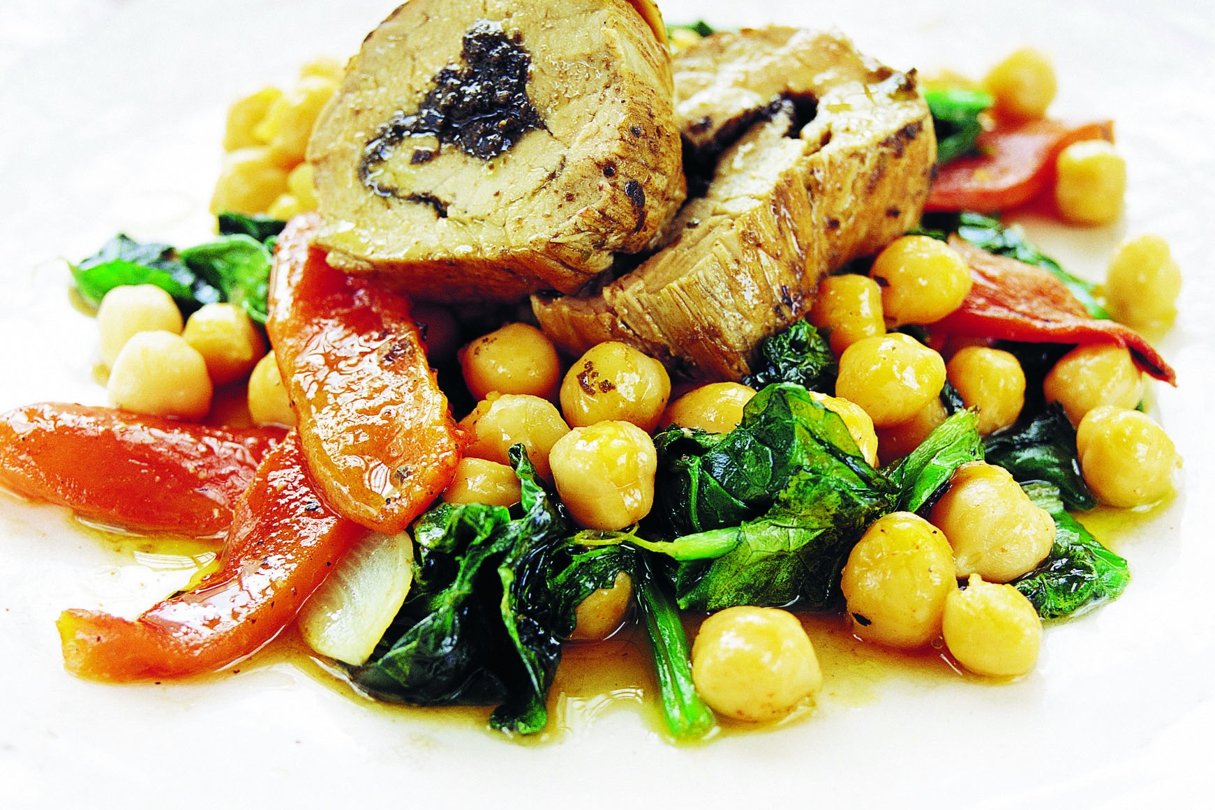 Fläskfilé med tapenade och varma grönsaker Recept Zeta